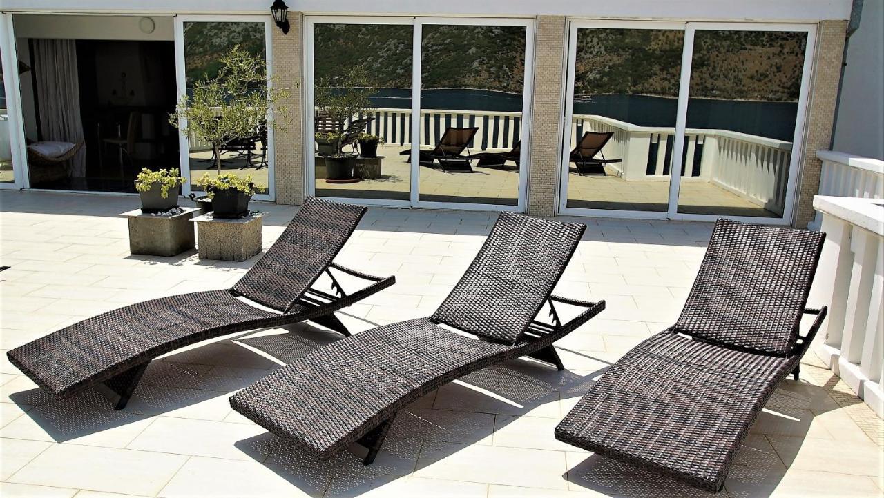 Penthouse Stoliv New Spa-Pool Villa Is Located 5M From The Sea, Exclusive Terrace,Private Jetty Wih Sunbeds, Pebble Beach, Secluded Location Total Area 375M2 At Your Disposal Cattaro Esterno foto