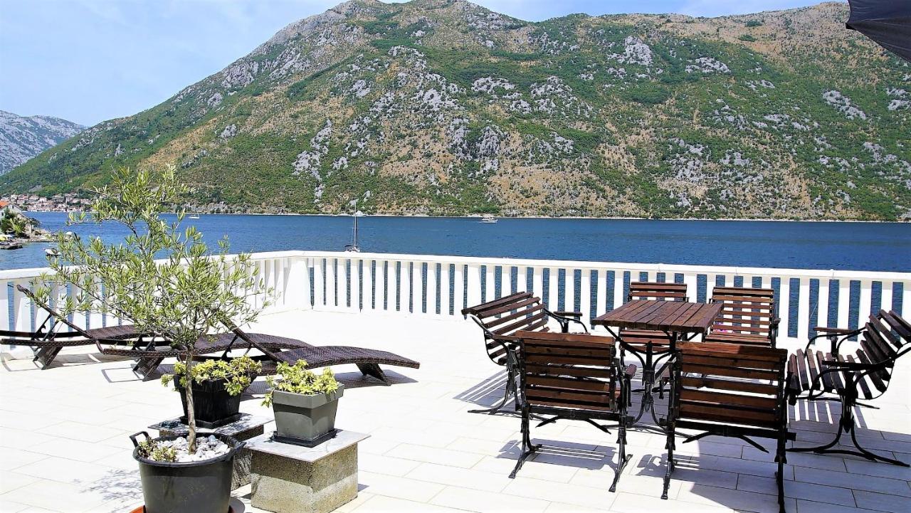 Penthouse Stoliv New Spa-Pool Villa Is Located 5M From The Sea, Exclusive Terrace,Private Jetty Wih Sunbeds, Pebble Beach, Secluded Location Total Area 375M2 At Your Disposal Cattaro Esterno foto
