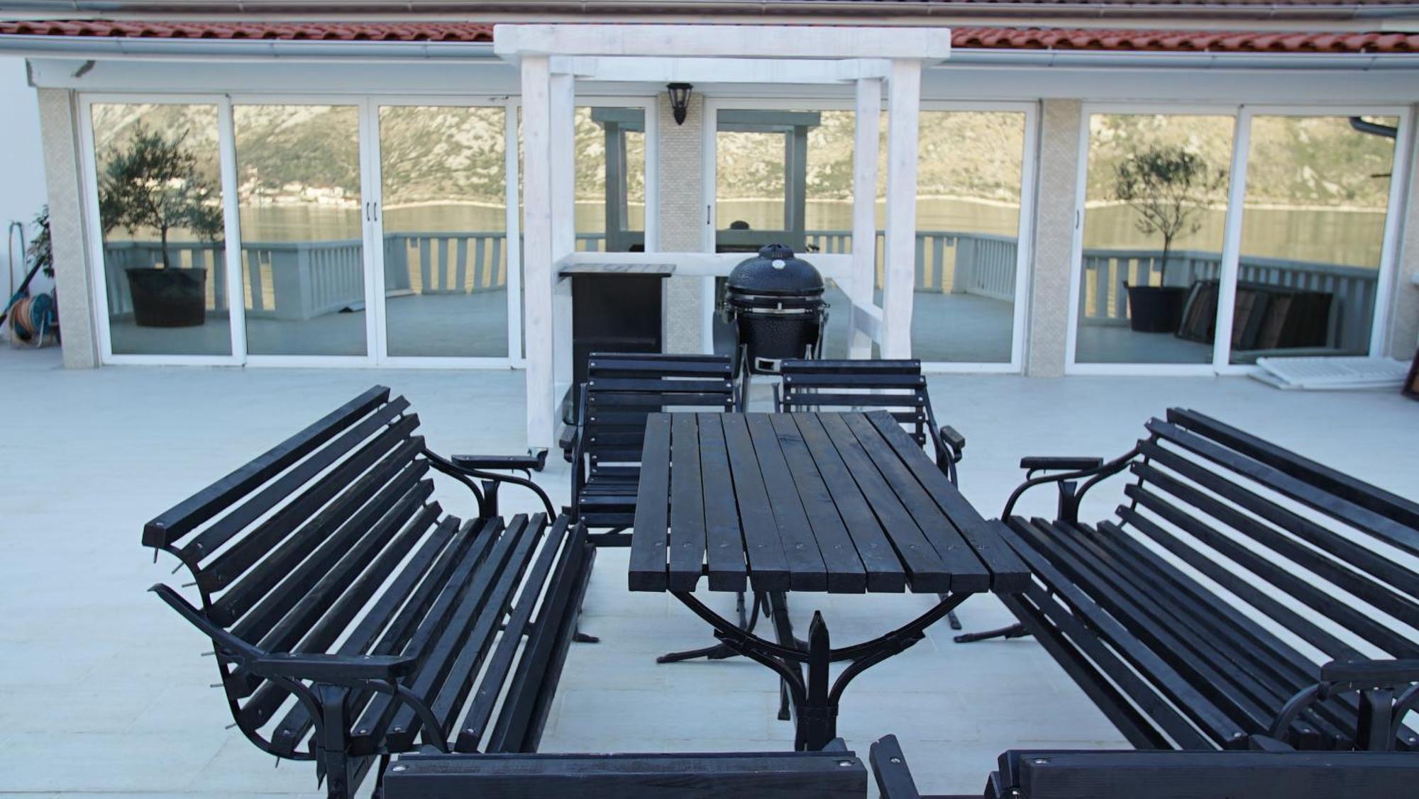 Penthouse Stoliv New Spa-Pool Villa Is Located 5M From The Sea, Exclusive Terrace,Private Jetty Wih Sunbeds, Pebble Beach, Secluded Location Total Area 375M2 At Your Disposal Cattaro Esterno foto