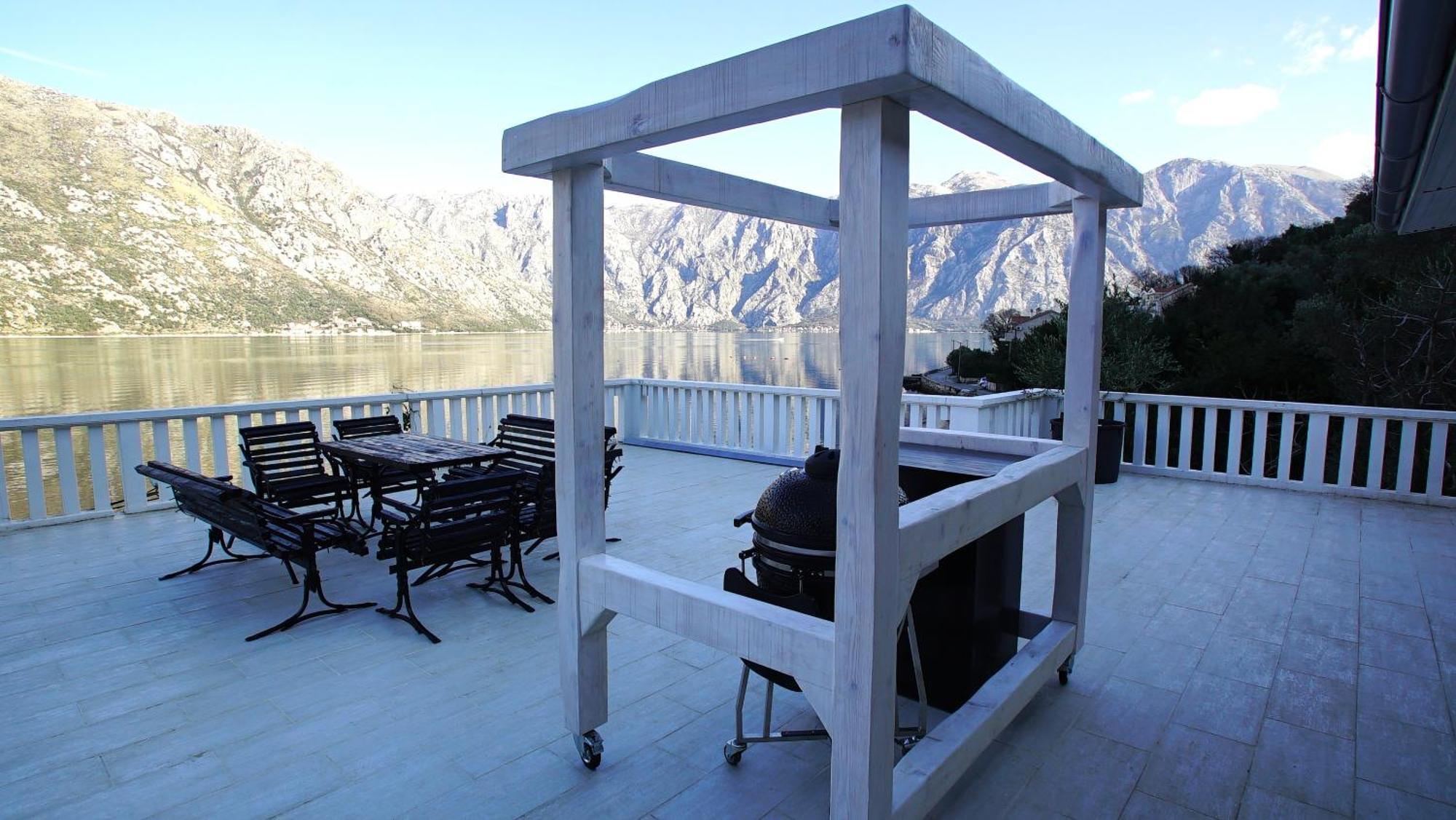 Penthouse Stoliv New Spa-Pool Villa Is Located 5M From The Sea, Exclusive Terrace,Private Jetty Wih Sunbeds, Pebble Beach, Secluded Location Total Area 375M2 At Your Disposal Cattaro Esterno foto