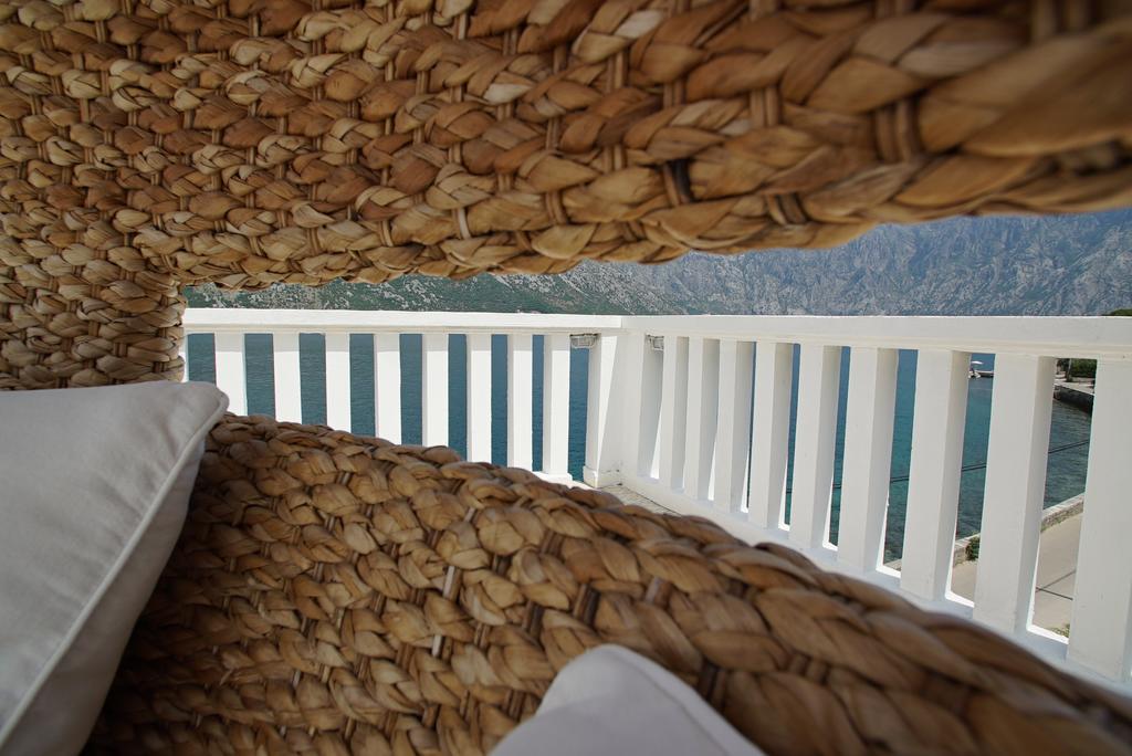 Penthouse Stoliv New Spa-Pool Villa Is Located 5M From The Sea, Exclusive Terrace,Private Jetty Wih Sunbeds, Pebble Beach, Secluded Location Total Area 375M2 At Your Disposal Cattaro Esterno foto