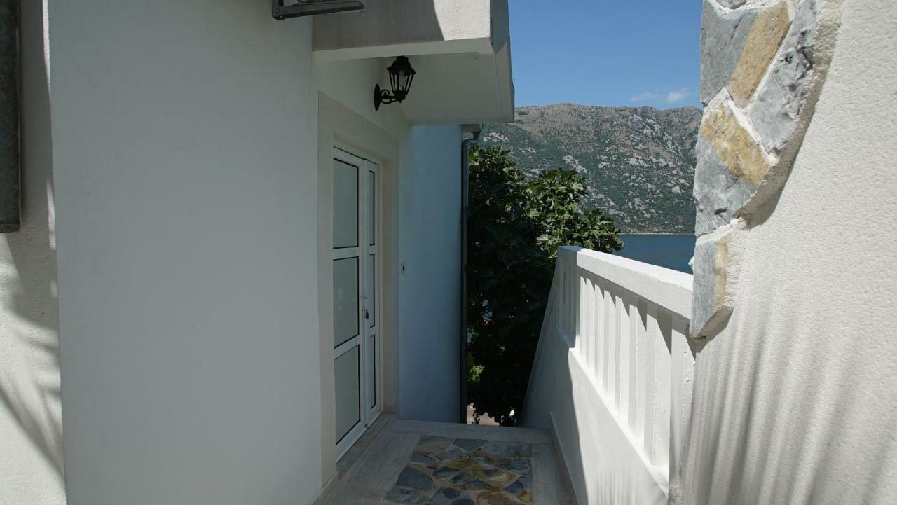Penthouse Stoliv New Spa-Pool Villa Is Located 5M From The Sea, Exclusive Terrace,Private Jetty Wih Sunbeds, Pebble Beach, Secluded Location Total Area 375M2 At Your Disposal Cattaro Esterno foto